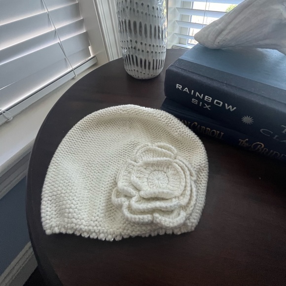 Old Navy knit beanie hat with flower - Picture 1 of 3